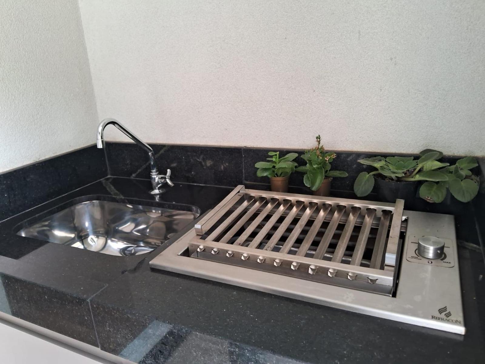 Confortavel, Churrasqueira E Tv 55in Em Area Nobre Da *